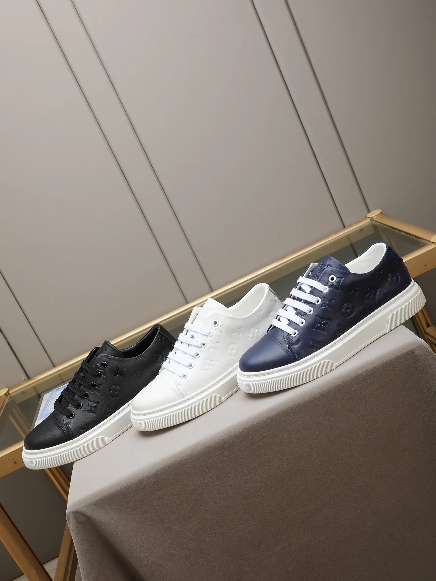 The main model 👍👍👍P420 is the new LOUIS VUITTON [Luden Yiwei]——LV upper [Lv]🇮🇹Imported first-layer cowhide embossed🇩🇪Inside imported sheepskin lining ➕Non-slip and wear-resistant outsole. Every man's identity is reflected in his elegant and stable upper shoes🚶🏻🚶🏻📯 No matter the wind or rain, the shoe last remains unchanged and can stand the test of time🔍️. ——Code number: 38-44 (45 can be customized)